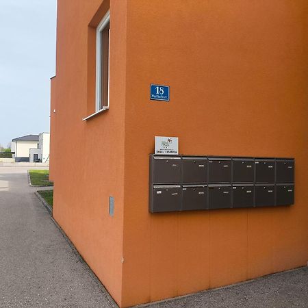 Schlafplatzl Hotell Marchtrenk Eksteriør bilde