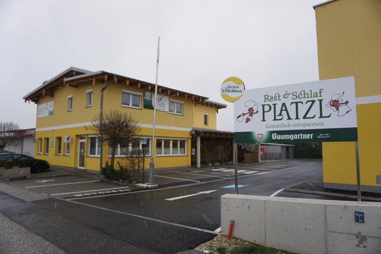 Schlafplatzl Hotell Marchtrenk Eksteriør bilde